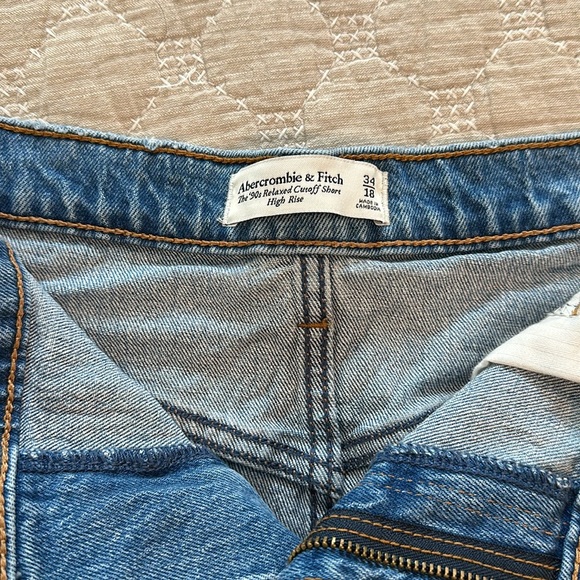 Abercrombie & Fitch 90s Relaxed Cutoff Short High Rise size 34 - Picture 3 of 3